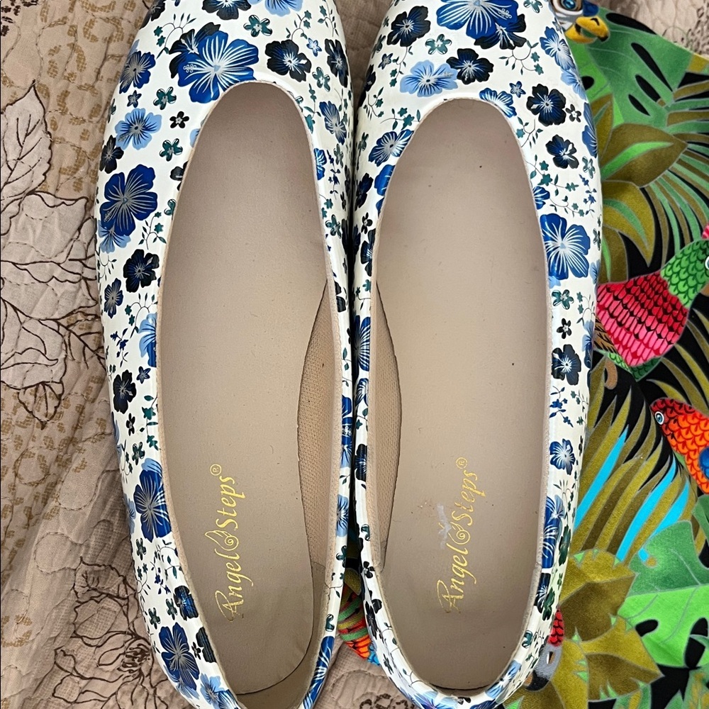 ANGEL STEPS Blue Floral Wedges Size 8.5 - Picture 3 of 4